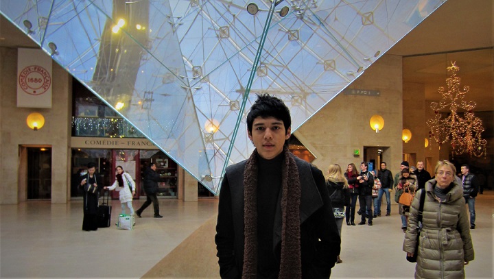 Kunjungi Mona Lisa di museum legendaris Le Louvre Paris