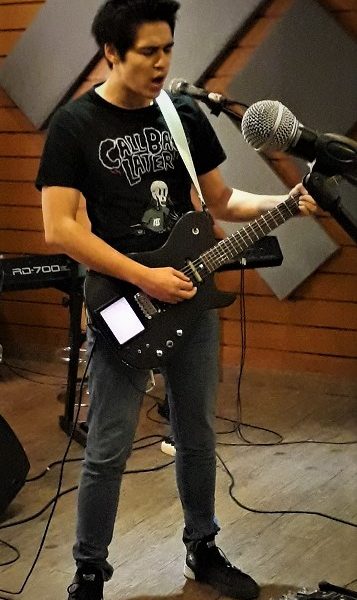 belanja macam macam guitar di Jakarta dengan Maxime
