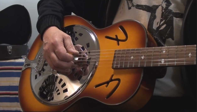 belanja macam macam guitar di Jakarta dengan Maxime