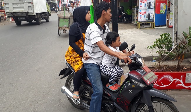 Jakarta street safety rules 